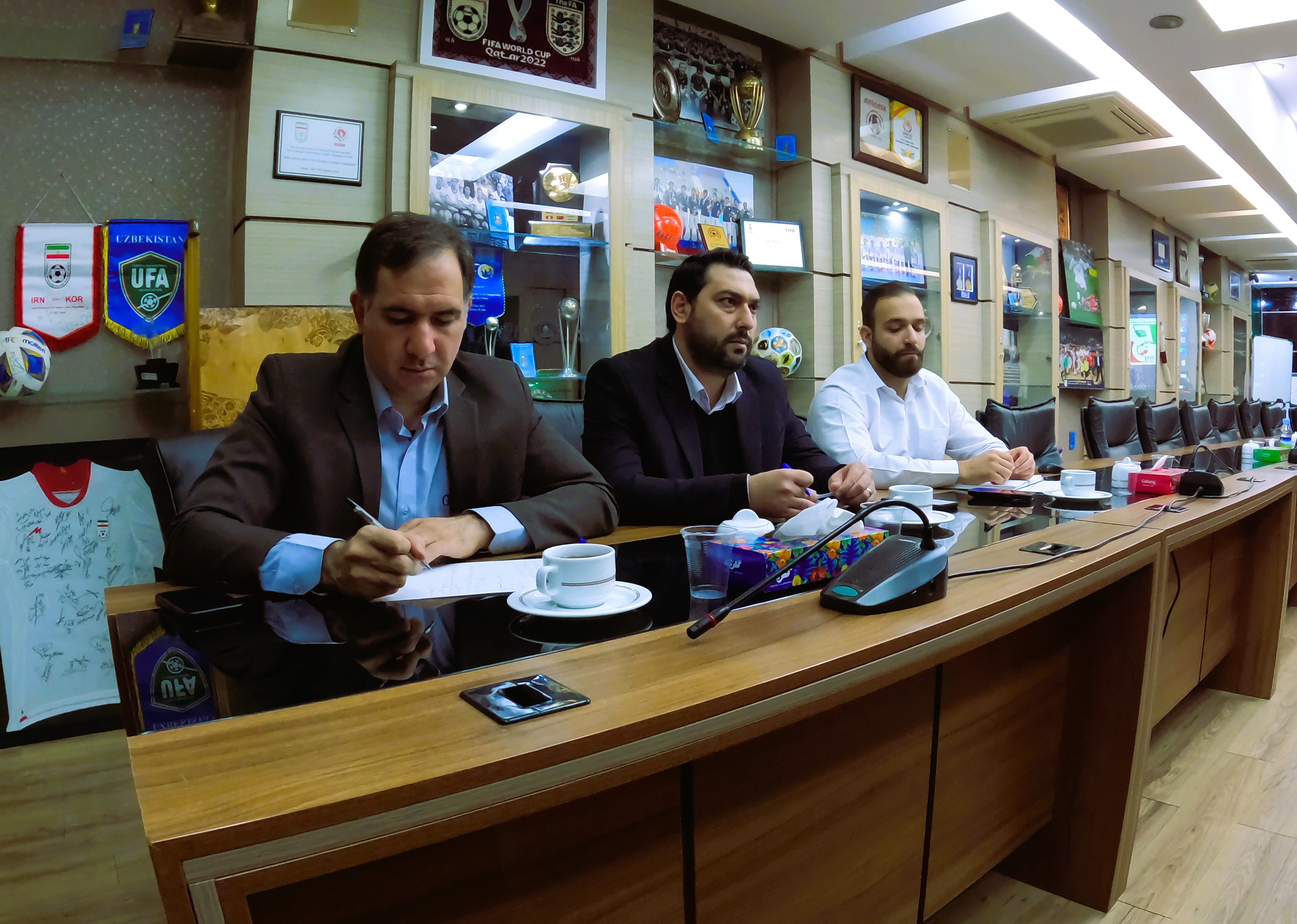 حضور رئیس فدراسیون در جلسه ویژه انضباطی فوتسال حضور رئیس فدراسیون در جلسه ویژه انضباطی فوتسال