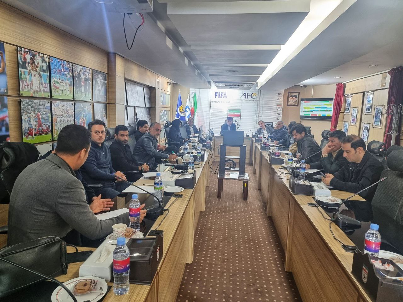 نشست هم اندیشی عبدی با سرمربیان باشگاهی برگزار شد نشست هم اندیشی عبدی با سرمربیان باشگاهی برگزار شد