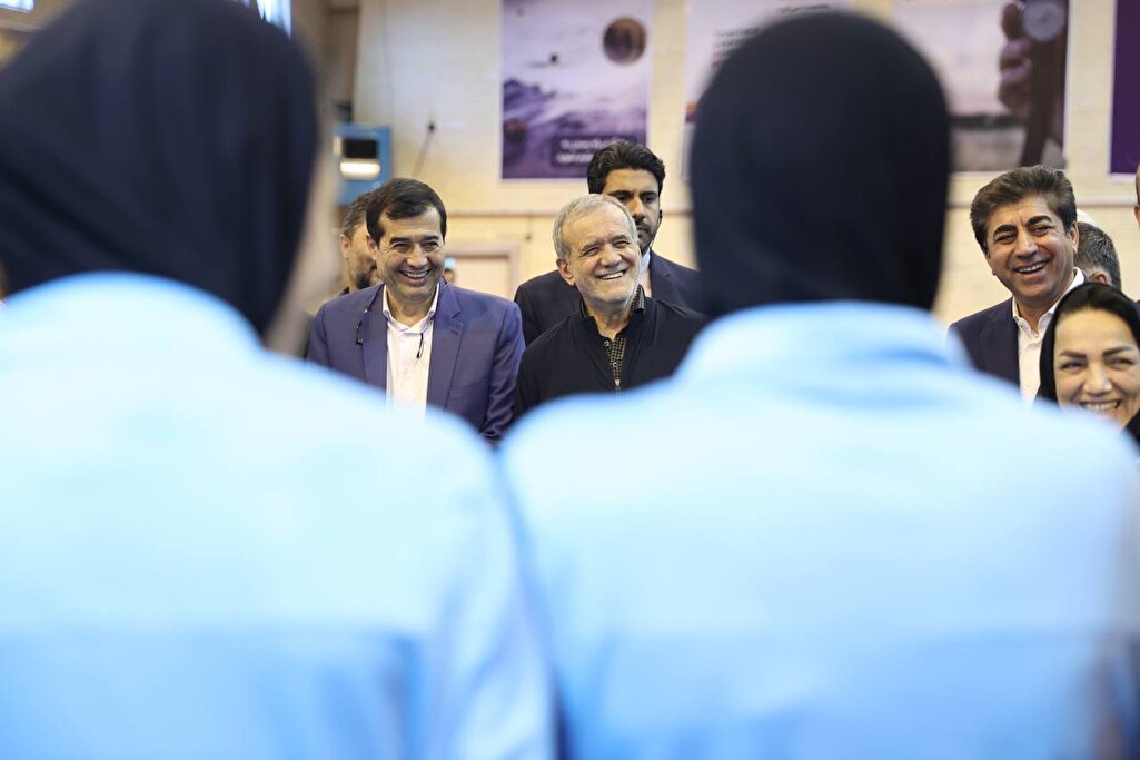 دیدار و گفتگوی صمیمانه رییس جمهور با دختران ملی پوش فوتسال