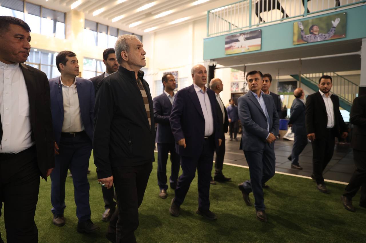 بازدید دکتر پزشکیان از مرکز ملی فوتبال ایران بازدید دکتر پزشکیان از مرکز ملی فوتبال ایران