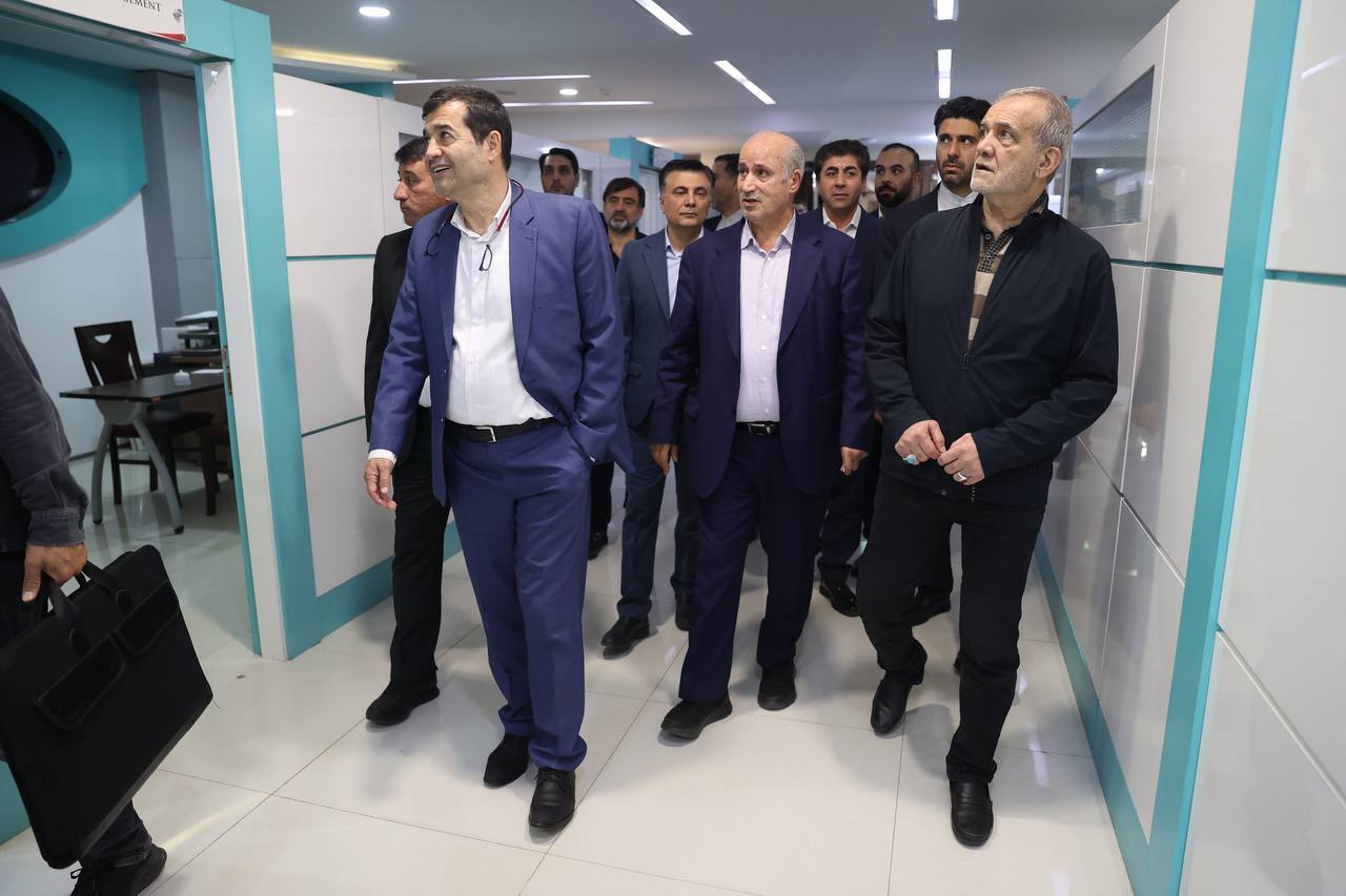 بازدید دکتر پزشکیان از مرکز ملی فوتبال ایران بازدید دکتر پزشکیان از مرکز ملی فوتبال ایران