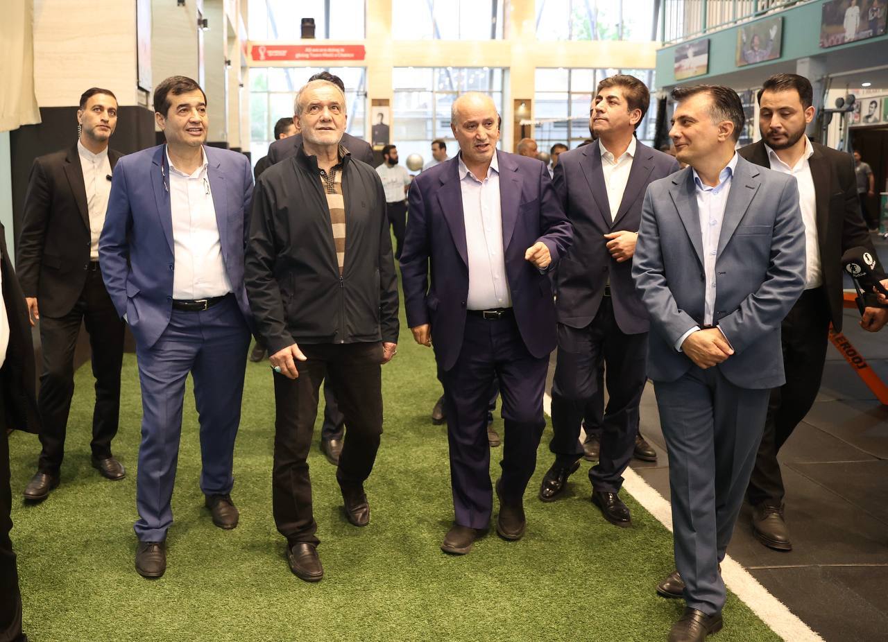 بازدید دکتر پزشکیان از مرکز ملی فوتبال ایران بازدید دکتر پزشکیان از مرکز ملی فوتبال ایران