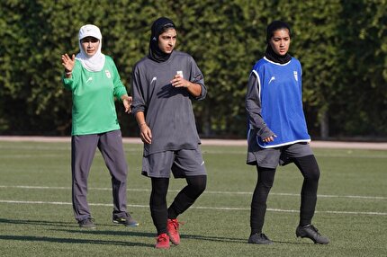 مهینی 30 بازیکن را به اردو فرا خواند