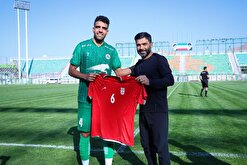 پیراهن تیم ملی تقدیم بازیکن بااخلاق ذوب آهن اصفهان شد