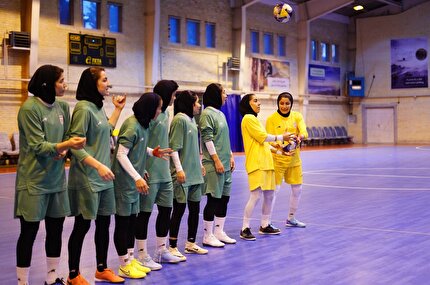 تمرین ملی‌پوشان فوتسال بانوان با تمرکز بر مرور برنامه‌های تاکتیکی و آنالیز بازی‌ها