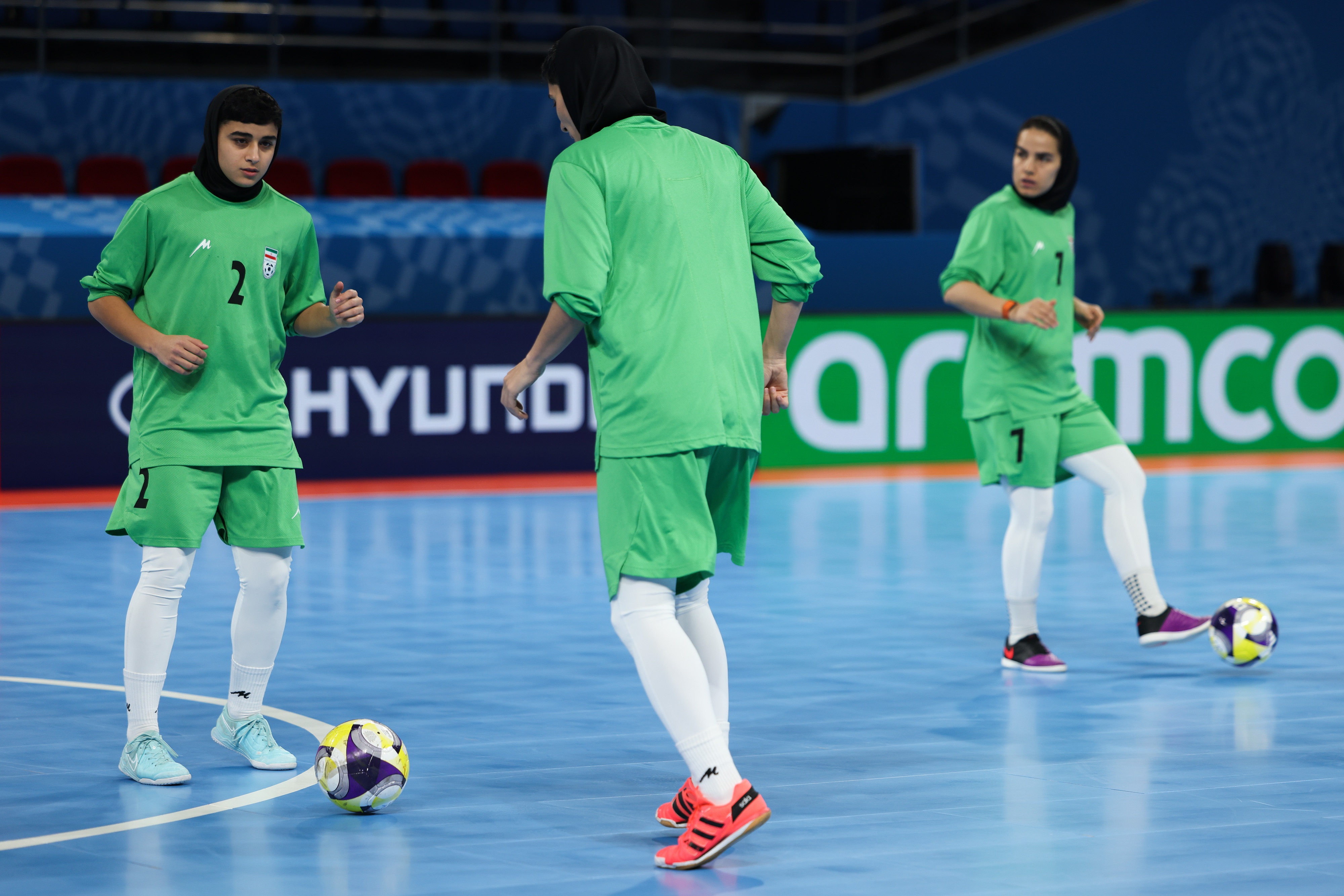 اهدای تندیس فیفا به کاپیتان تیم