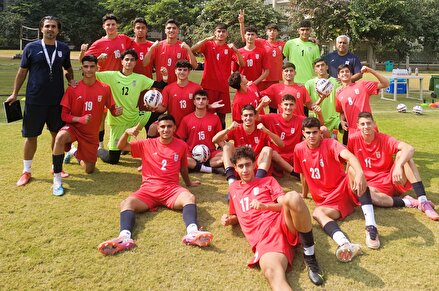 شعار یوزهای نوجوان در هند "تیم،ایران" 
متحد و منسجم برای ایران