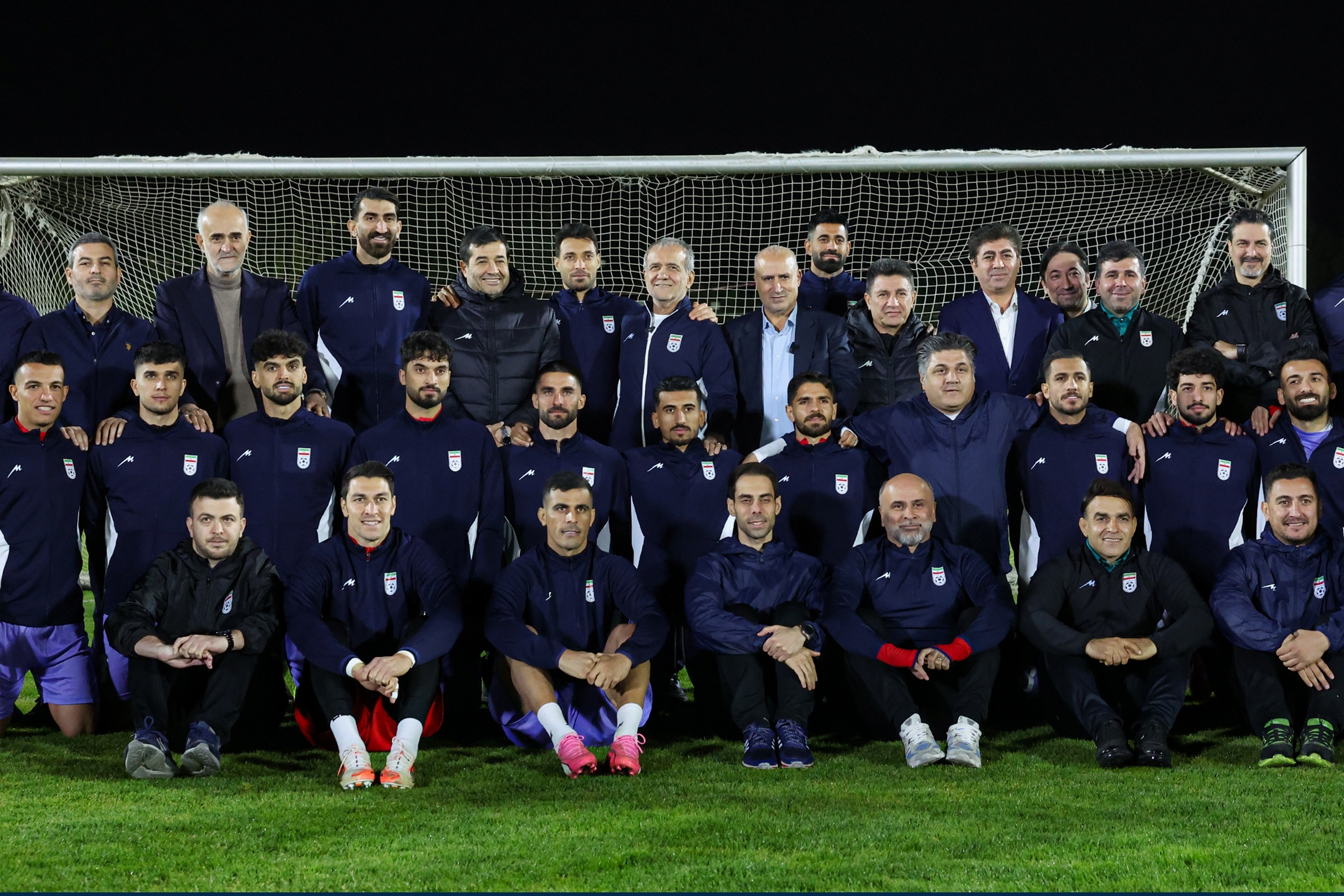 دولت و مجلس به سربازان فوتبال ایران انگیزه و روحیه دادند/ایران پشت شیران