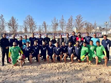 تقدیر اعضای تیم ملی فوتبال ساحلی به مناسبت گرامیداشت روز زن و مادر