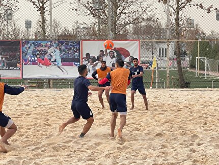 تمرین بانشاط ساحلی بازان همراه با رقابت درون تیمی